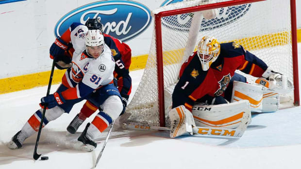 John-Tavares-Eliot-J-Schecter.jpg